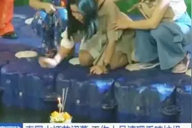 泰国水灯节闭幕，200多名工作人员沿河流捞出来84万个水灯视频封面