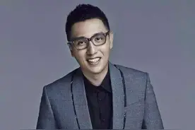 从"浙江名嘴"到"脸跟脖子一样粗"，血管破裂暴瘦30斤的华少今怎样图片