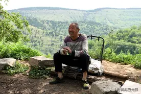 山西农村一个不用电的男人，村民说他怪，其实是个隐世高人图片