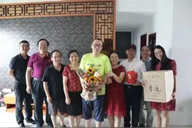 江西高考状元尹天骥，语文143分，这篇作文稳中求新，只扣了两分图片