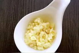大蒜制作钓鱼饵料，简单又实用！——盛世三渔图片