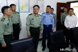 湖北省委常委、省军区政委谢东辉少将来蕲春调研图片