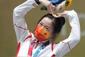 “气枪公主”杨倩：18岁上清华，21岁夺奥运金牌，生活中她反差大图片