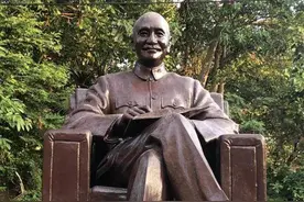 “独派”建议拆除“中正纪念堂”蒋介石铜像，民进党当局回应图片