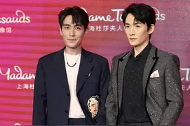 朱一龙简直就是型男的代表，西装也遮不住好身材，真让人为他着迷图片