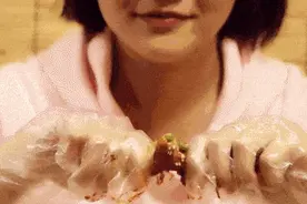 上了热搜的无骨鸡爪真的是用嘴去骨的吗？其实带着骨头更好吃图片