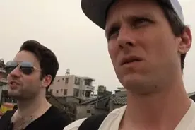 英国小伙来中国，看到街边炒饭的大叔懵了：确定这不是特级厨师？图片