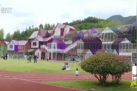 电影《我和我的家乡》取景点让这所学校成新晋“网红”打卡点视频封面