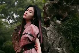 张碧晨还是太瘦了，腿细的靴筒都塞不满，单看腰围真不像生过孩子图片