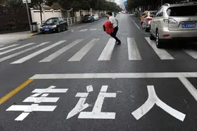 从“礼”字深度解析礼让行人，到底是车该让人还是人该让车？图片