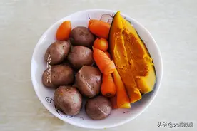 东北人最稀罕的农家菜，蘸鸡蛋酱吃太香了！烀一锅没够吃图片