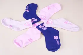 又臭又硬的袜子不要扔，洗袜子的水中加点料，洗的袜子干净又软和视频封面