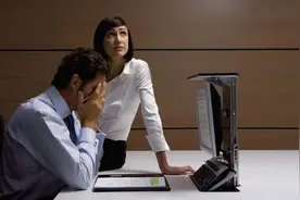 我的脚被同事踩了，怎么回应？我把杯子打碎了，妈妈怎么处理？图片