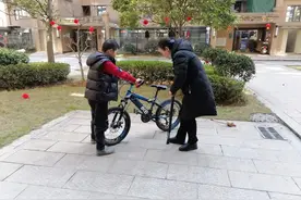 “我”有一个爱操心的管家图片