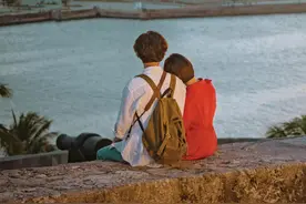 她要替他坚定地活下去图片