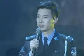 全国网友都在找他！浙江94年民警小哥哥“怼人”视频火了：声音好苏，口才一流图片