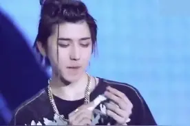 蔡徐坤身高182，宋威龙身高182，当两人同框后，真实身高很明显视频封面