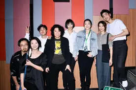 巩俐大抢章子怡风头！首映会大咖云集排场大，她穿休闲装更养眼了图片