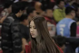 孙悦的美丽妻子陈露，是CBA场边最美的一道风景图片