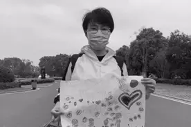 张静静的遗体今天火化，没有追悼会！她曾念着要留回长发，但倒在了回家之前图片
