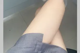 小说：美女实习生认领导为干爹，从此趾高气昂，对老员工指手画脚图片