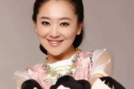 她是央视主持人，少儿频道的月亮姐姐，嫁给富豪如今幸福美满图片