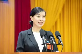 清华大学女博士当选河北县长，曾在哈佛留学，不忘初心被赞接地气图片