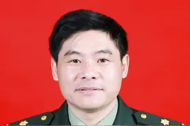 军旅人生丨向定成：能指挥打仗也能治病救人，这个军医不简单图片