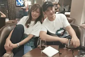曝《玫瑰之战》剧组急找43岁实力女星代替赵薇，黄晓明仍是男主角图片