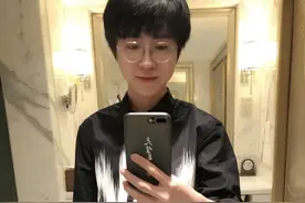 1年时间，嗨氏为何能还清4900万？得知嗨氏妈妈的身份，我懂了图片