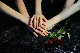 布达佩斯华人三胞胎姐妹18岁成人礼MV《追光者》完整版图片