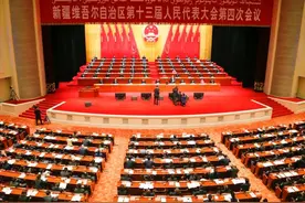 自治区十三届人大四次会议召开，解放军代表团庄严履行神圣职责图片