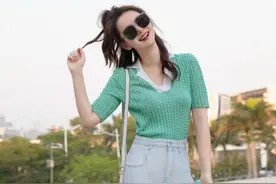 夏季时髦穿搭看戚薇，把果绿配色玩转到新高度，时尚又摩登图片