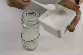 杯子的底部不好清洁，教你一招，不用刷不用洗，杯子洁净如新图片