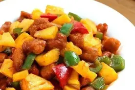 超下饭！菠萝咕噜肉，外酥里嫩，酸甜开胃，好吃到舔盘图片
