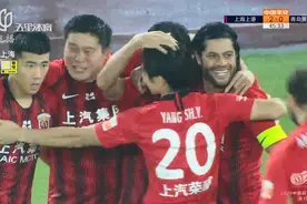 「“水”球大战」浩克、阿瑙破门 上港2-1战胜黄海图片