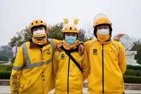 郑州寒潮来袭，外卖小哥全副抗寒装备已就位图片