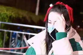 央视春晚第五次联排，迪丽热巴一身喜气洋洋，超级甜美图片