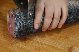 做鱼别再老一套了，教你懒人做法，简单味道好，鱼肉鲜嫩无腥味图片