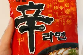 这款上海古早味方便面，只有一包粉料，却在韩国爆火！吃过的举手图片