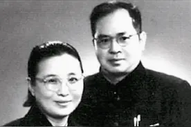 吴晗与袁震：妻子因病无法生育，他说服母亲接纳，婚后相守30年图片