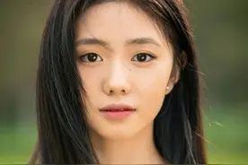 改年龄？整容？路人缘差？刘浩存有何背景？为何资源逆天？图片