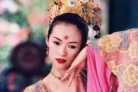 寡妇上联：“长巾帐中女子好”，年轻樵夫巧对下联，寡妇羞红了脸图片