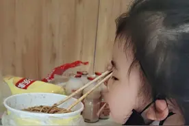 老公对女儿说了一句“都是爸爸赚的钱”，让我心里感觉很不是滋味图片