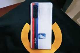 经典传承？iQOO8手机壳居然和iQOO5通用图片