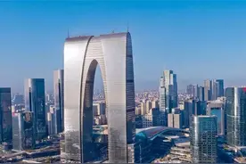 GDP比重庆少7286亿，却蝉联“新一线城市”榜首，这座城市凭什么图片