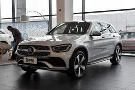 2.0T+258匹，内饰豪华，空间不俗，实拍奔驰GLC图片