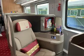 西藏拉林铁路：绿色“复兴号”服务真周到图片