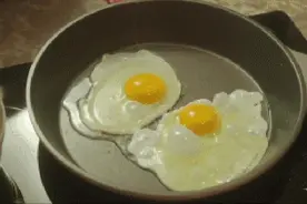 “无菌蛋”就可以生吃吗？溏心蛋是否安全？6/1000的几率中招！图片