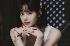 lisa换了新刘海，乖得像只小猫，越来越有日系范儿图片